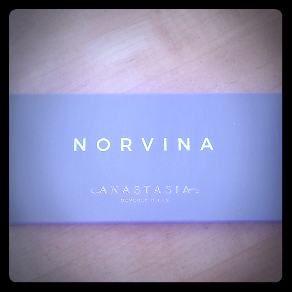 Perfect for spring Norvina eye shadow palette